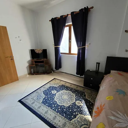 Le Bonheur En Albanie * Golem (Tirana)