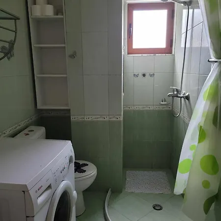 Le Bonheur En Albanie